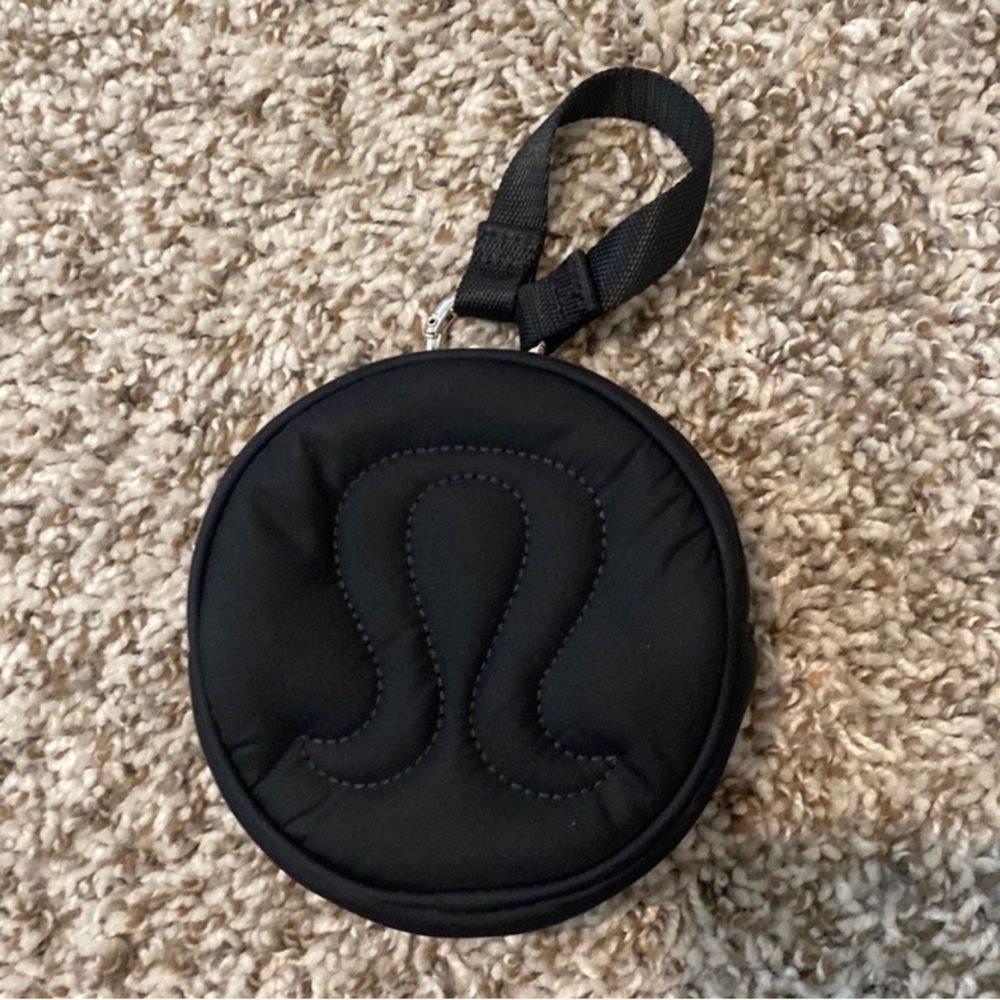 Lululemon pouch with removable carrying loop- repost